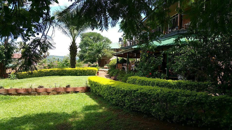 Surjios Guest House Jinja Exteriör bild