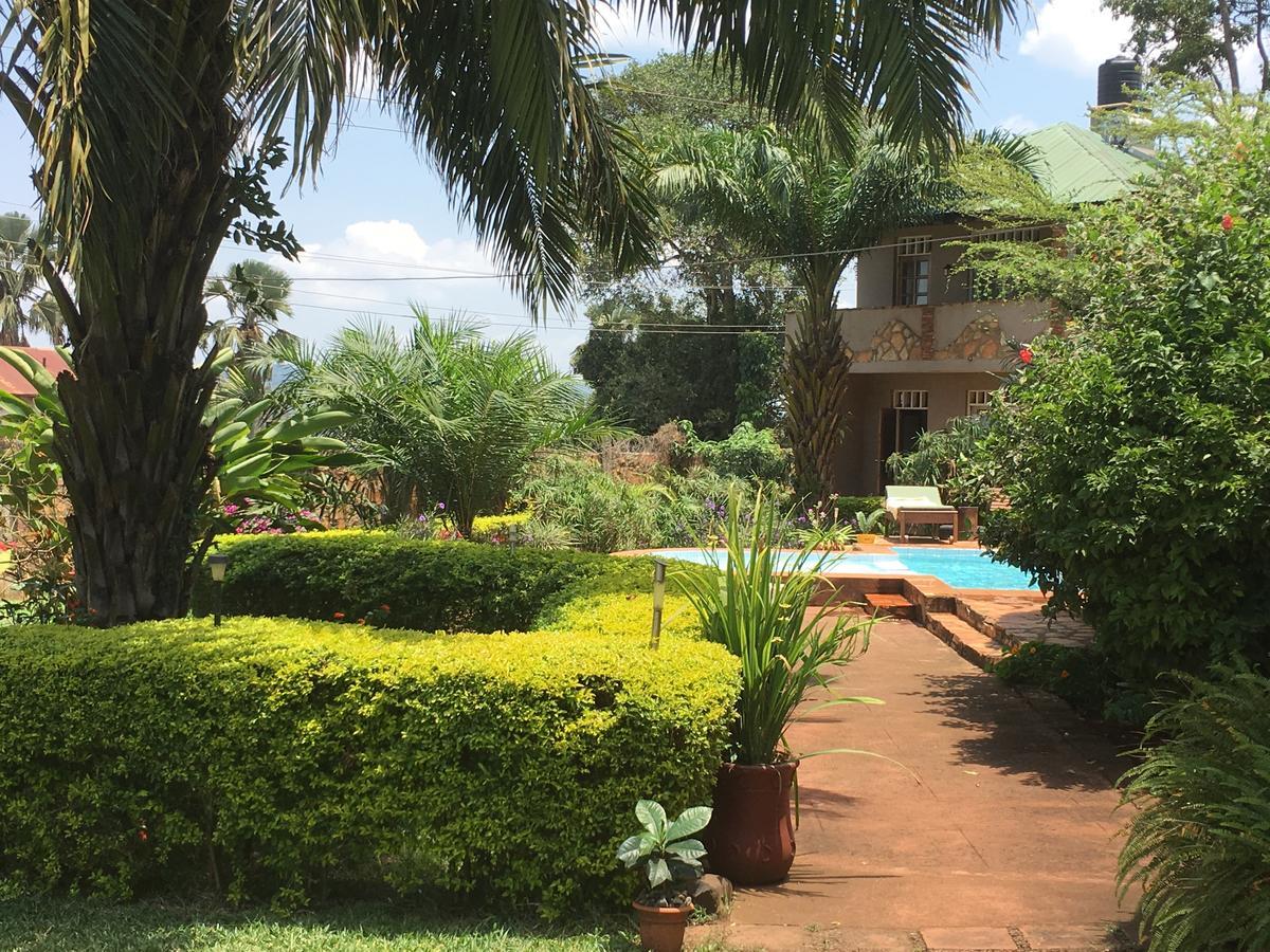 Surjios Guest House Jinja Exteriör bild