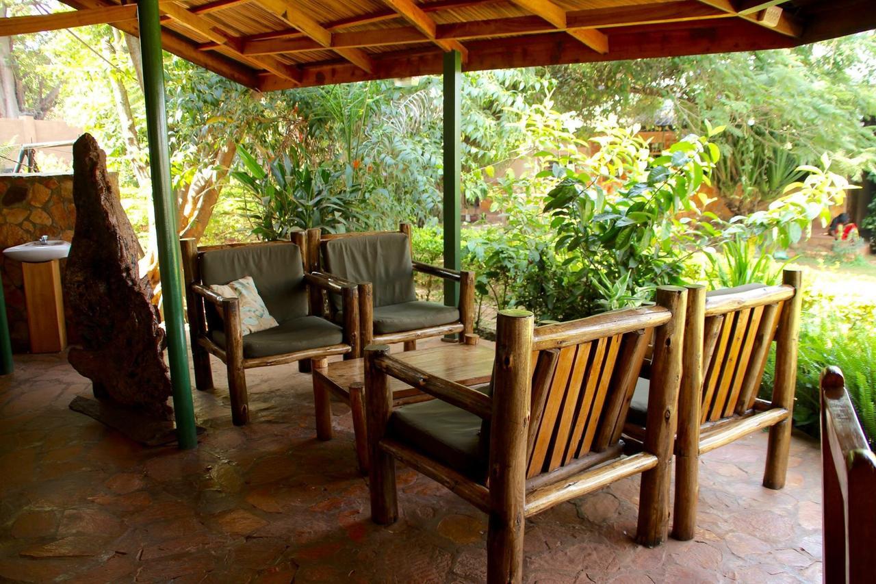 Surjios Guest House Jinja Exteriör bild