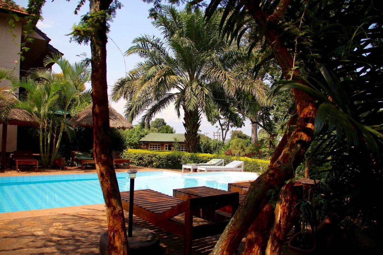 Surjios Guest House Jinja Exteriör bild